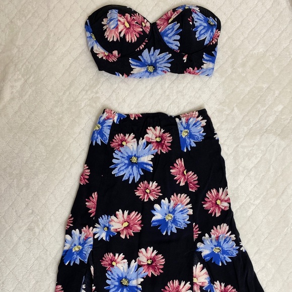 Two piece set - Picture 2 of 7